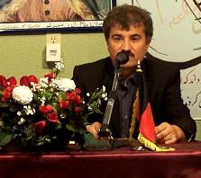 محترم امان "معاشر در حال خوانش شعر محترم امان "معاشر در حال خوانش شعر