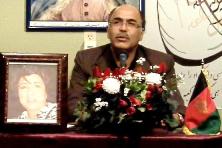 محترم مجید "قیام " حین صحبت در باره زیستنامه ُ داکتر حمیرا نگهت "دستگیر زاده. محترم مجید "قیام " حین صحبت در باره زیستنامه ُ داکتر حمیرا نگهت "دستگیر زاده.