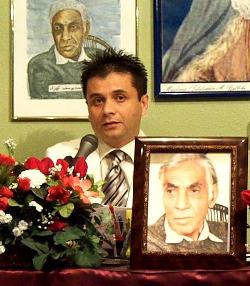 محترم رزم آفرین "فرخاری" در حال دکلمه ُ شعر و معرفی پروگرام محترم رزم آفرین "فرخاری" در حال دکلمه ُ شعر و معرفی پروگرام