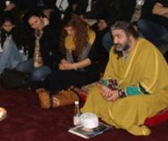 محترم بهرام "حیدری" یکتن از فرهنگیان همزبان ایرانی ما در حال تحلیل شعر از حضرت مولانا محترم بهرام "حیدری" یکتن از فرهنگیان همزبان ایرانی ما در حال تحلیل شعر از حضرت مولانا