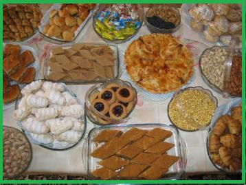 نمونه ایی از سفره ( دستر خوان ) شیرنی د ر روز های عید که در اکثر خانواده های هموطنان عزیز ما پهن میگردد. نمونه ایی از سفره ( دستر خوان ) شیرنی د ر روز های عید که در اکثر خانواده های هموطنان عزیز ما پهن میگردد.